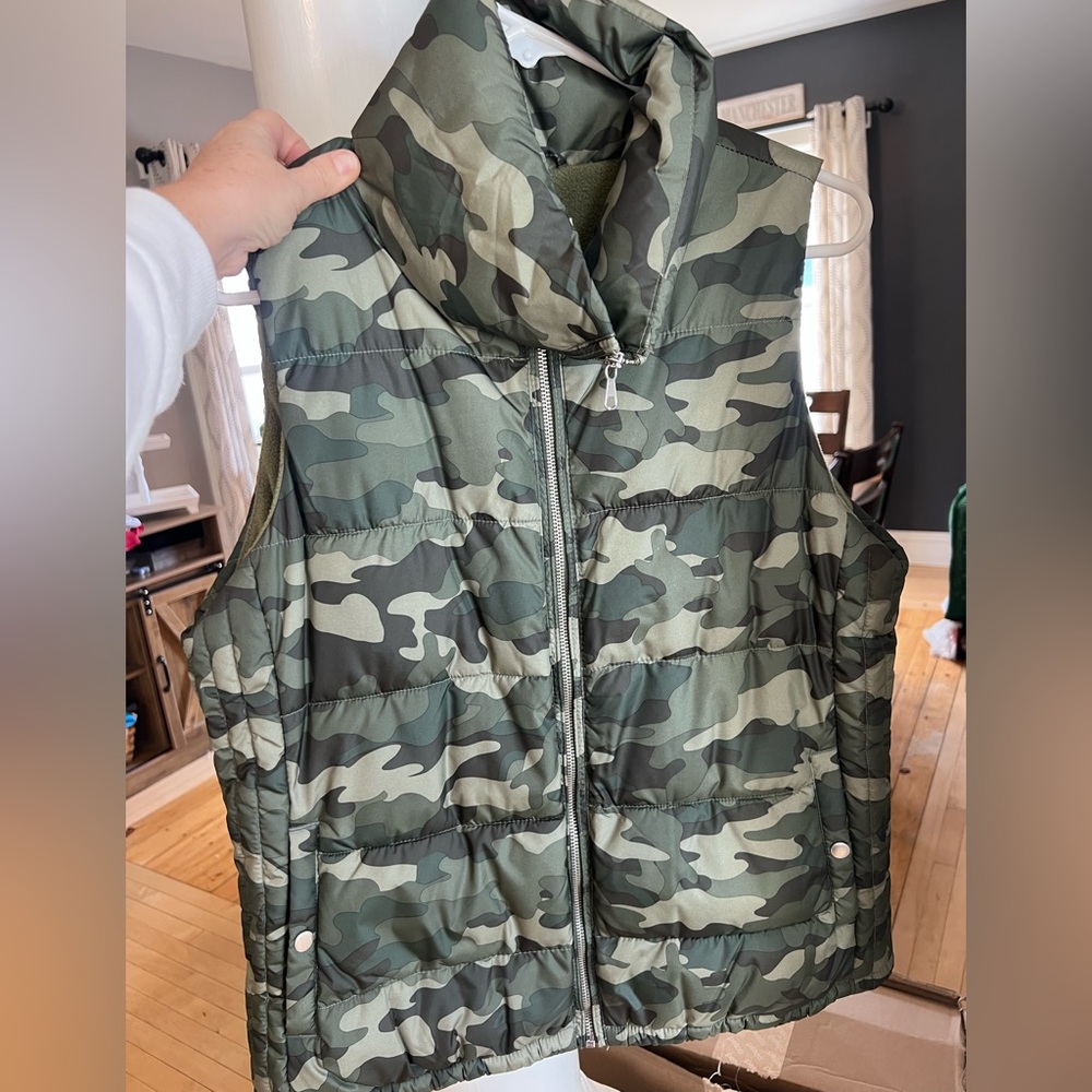 Old Navy Green Camouflage Vest